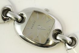GUCCI BRACELET WATCH REFERENCE 121.5, mirror polish dial, pebble style links, white peddle link