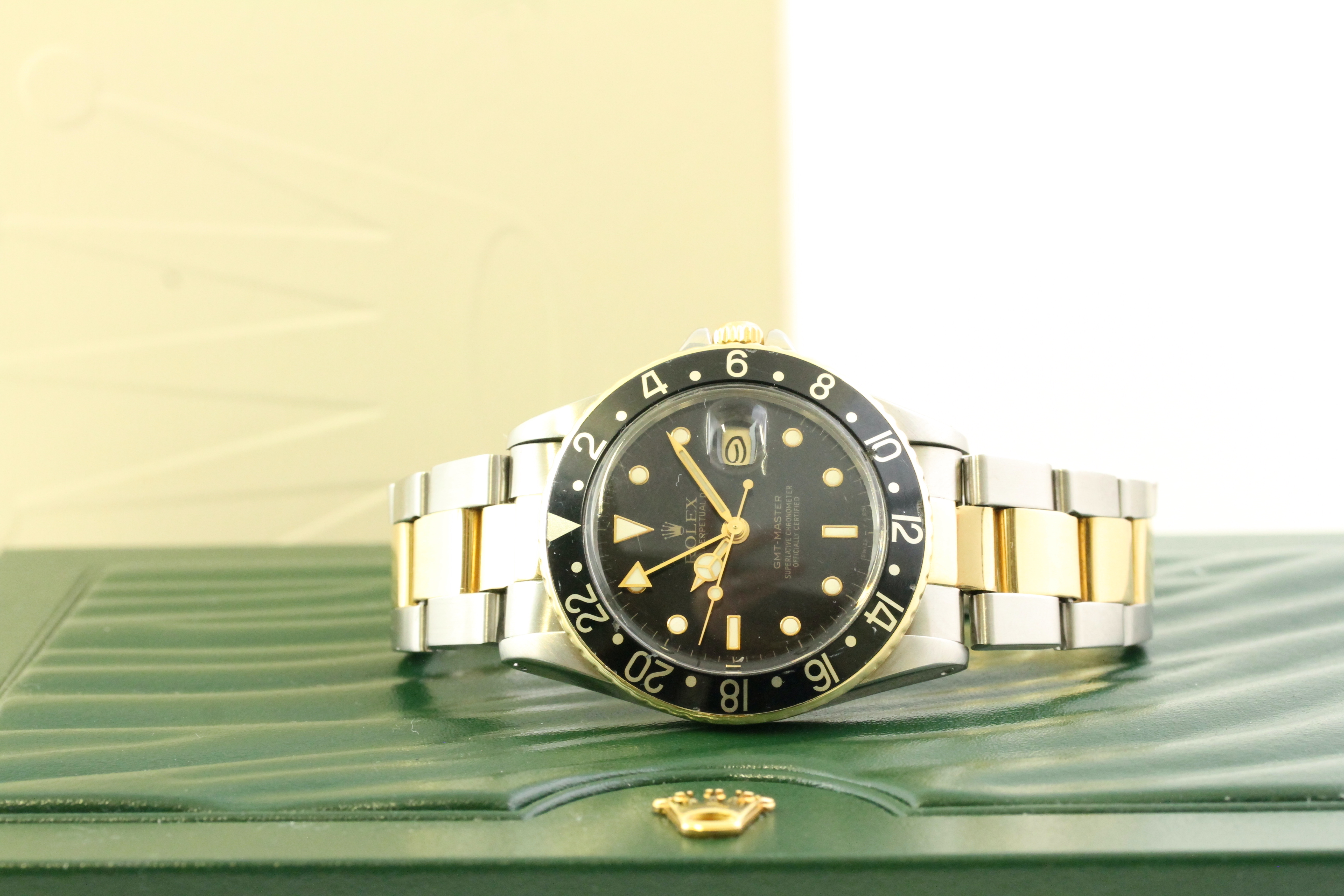 VINTAGE ROLEX GMT MASTER 16753 STEEL AND GOLD CIRCA 1982 - Image 2 of 5