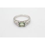 9ct white gold topaz statement ring (3.4g)