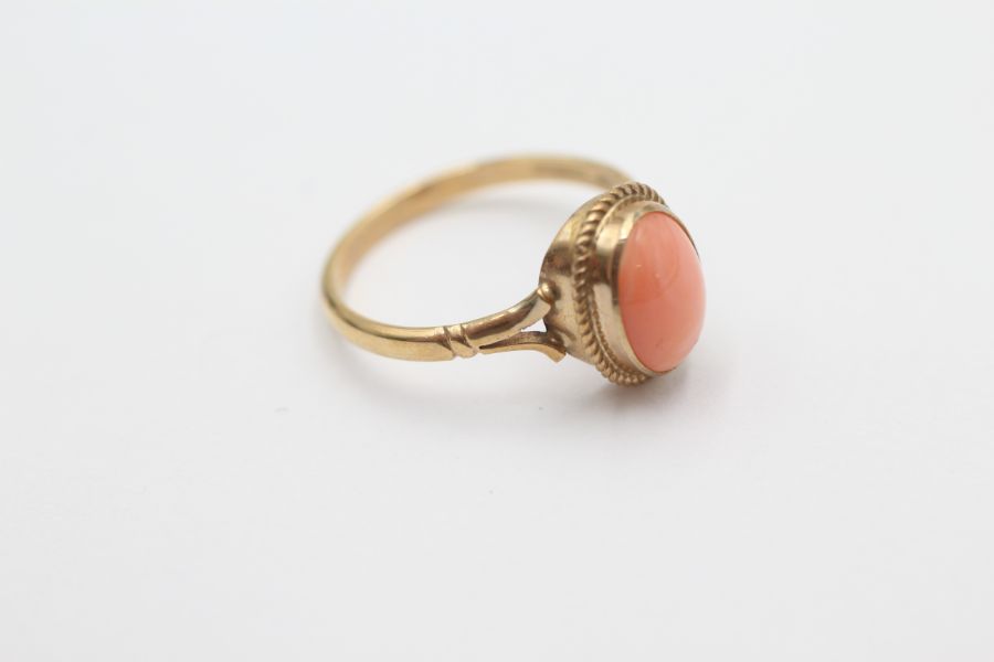 9ct gold vintage coral statement ring (1.7g) - Image 2 of 4
