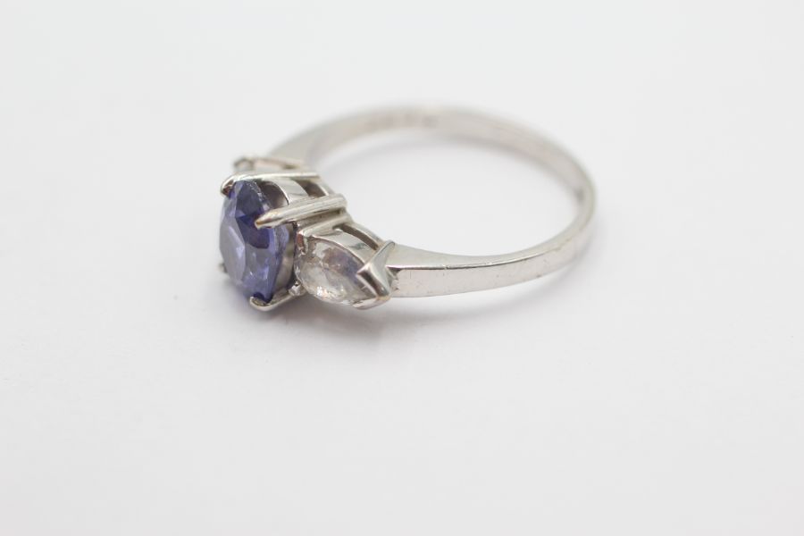 9ct white gold clear gemstone trilogy dress ring (3.3g) - Image 4 of 4