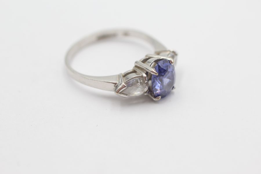 9ct white gold clear gemstone trilogy dress ring (3.3g) - Image 2 of 4