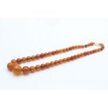 9ct gold vintage amber graduated necklace (23.7g)