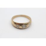 9ct gold vintage diamond star etched gypsy setting ring (3.2g)