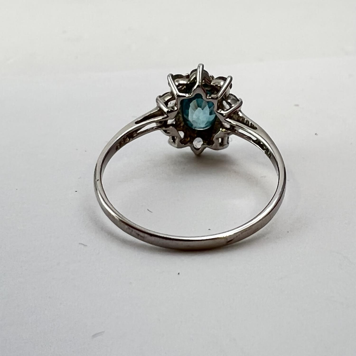 Fine 9CT white gold blue zircon cluster ring. Marked 9K. Set with a oval shaped blue zircon - Image 3 of 3