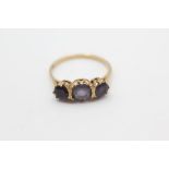 9ct gold vintage iolite trilogy ring (2.4g)