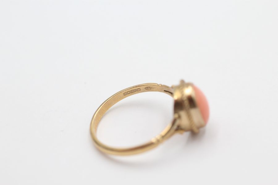 9ct gold vintage coral statement ring (1.7g) - Image 4 of 4