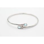 9ct white gold vintage topaz wrap bangle (4g)