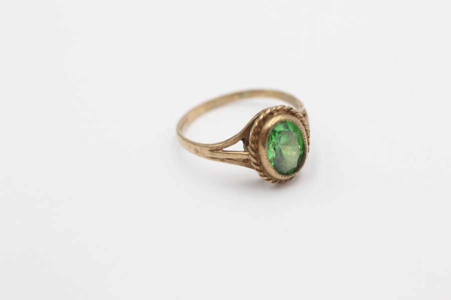 9ct gold vintage green gemstone dress ring (1.5g) - Image 2 of 4