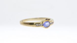 Fine 9ct gold tanzanite and diamond ring. Uk size O .weighs 1.9 grams