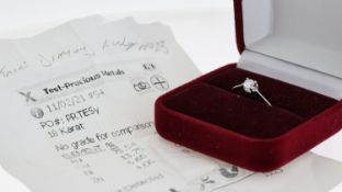 Fine 18ct white gold and 25 point estimated diamond solitaire ring. The diamond is a VVS1 stone with