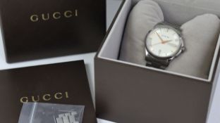 GUCCI QUARTZ WRISTWATCH REFERENCE 126.4, 40mm stainless steel case (including the crown guard),