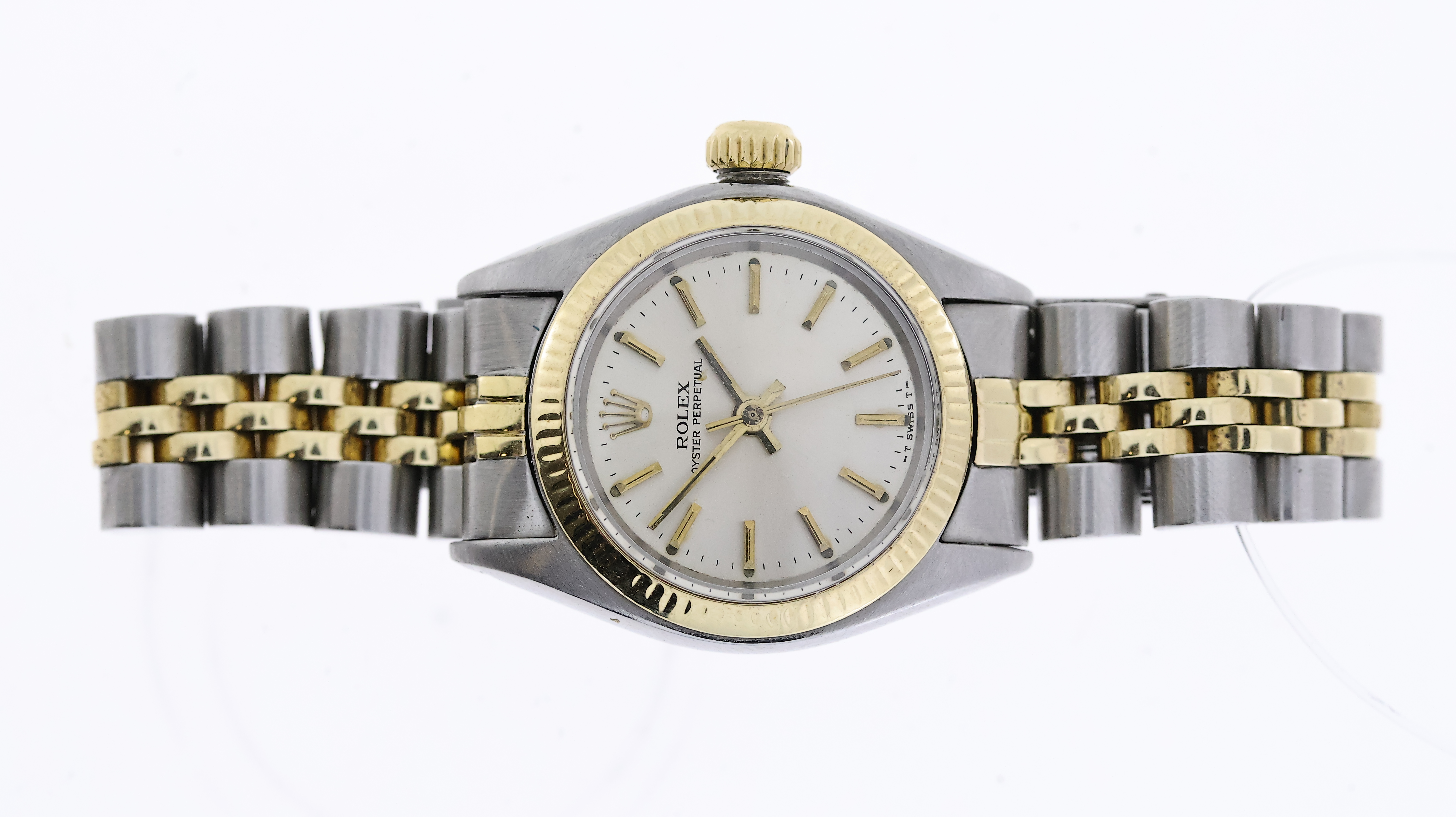 LADIES ROLEX OYSTER PERPETUAL REFERENCE 6719 CIRCA 1978, circular silver dial with baton hour