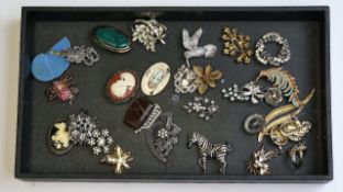 vintage joblot of costume brooches