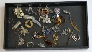 Vintage joblot of costume brooches