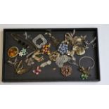 Vintage joblot of costume brooches