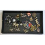 Vintage joblot of costume brooches