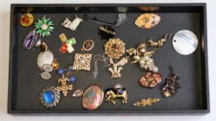Vintage costume jewellery joblot including a butterfly wing brooch and handpainted enamels