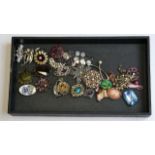 Vintage joblot of costume brooches