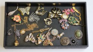 Vintage costume jewellery including Monet and Joan rivers, swarvoski jewellery 550gs