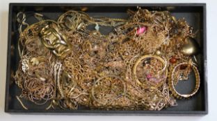 2 kg of vintage gold plated chains and jewellery