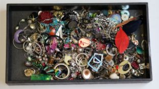 Modern and vintage joblot of earrings mostly odd 1 kg