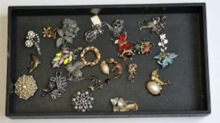 Vintage joblot of costume brooches