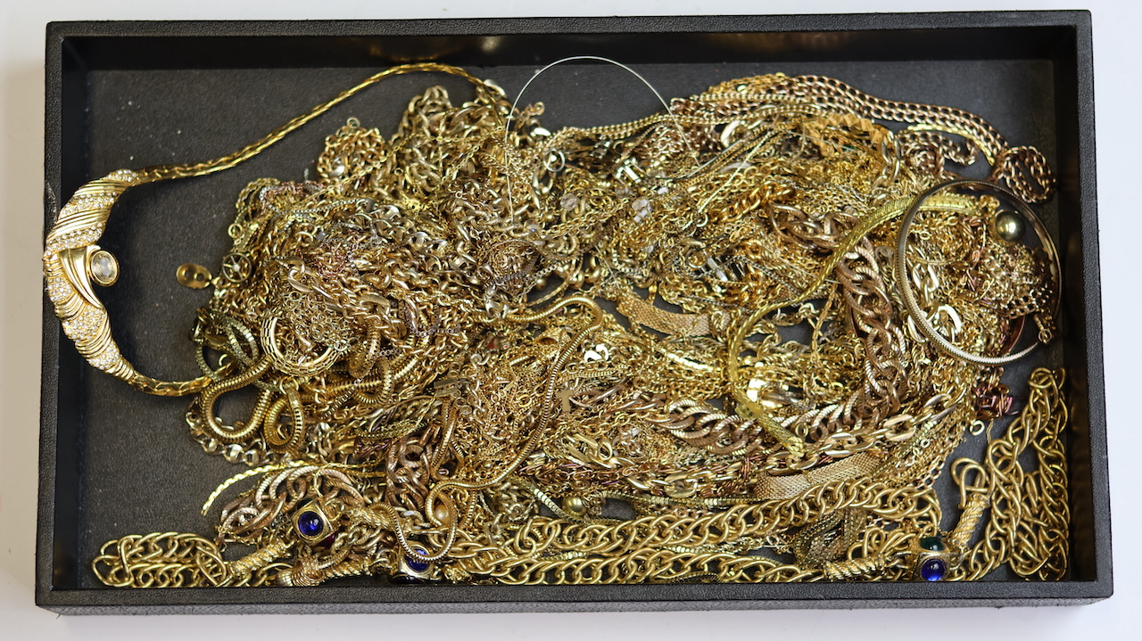 1.5kg of vintage gold plated chains and jewellery