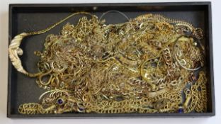 1.5kg of vintage gold plated chains and jewellery
