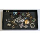 Vintage joblot of costume brooches