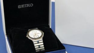 *TO BE SOLD WITHOUT RESERVE* SEIKO 7F24-6010 CALENDAR QUARTZ WITH BOX