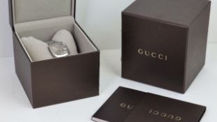 GUCCI REF 125.4 W/BOX, approx 32mm dial, Roman Numeral & baton hour markers, stainless steel bezel