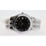 GUCCI REF 5500M, approx 34mm black dial, round hour markers, date aperture at 3 o'clock, stainless