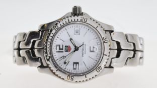 TAG HEUER PROFESSIONAL REF WT1214, approx 36mm white dial, baton hour markers, date aperture at 3