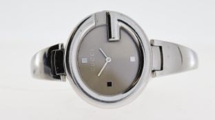 LADIES GUCCI G REF 134.3, approx 34mm grey dial, square hour markers, stainless steel 'G' style