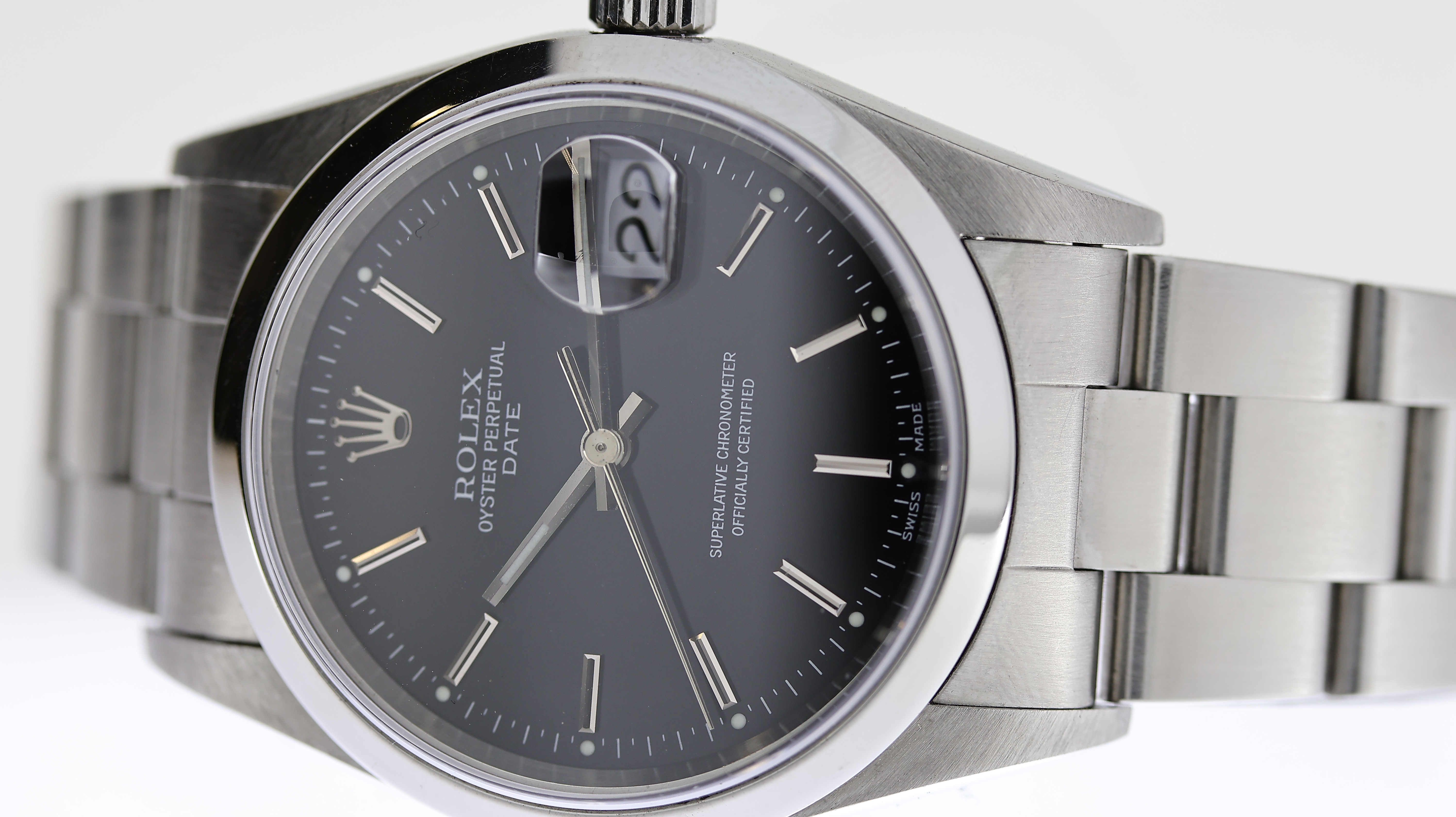 ROLEX OYSTER PERPETUAL DATE REFERENCE 15200 CIRCA 2000, circular gloss black dial with baton hour - Image 4 of 6