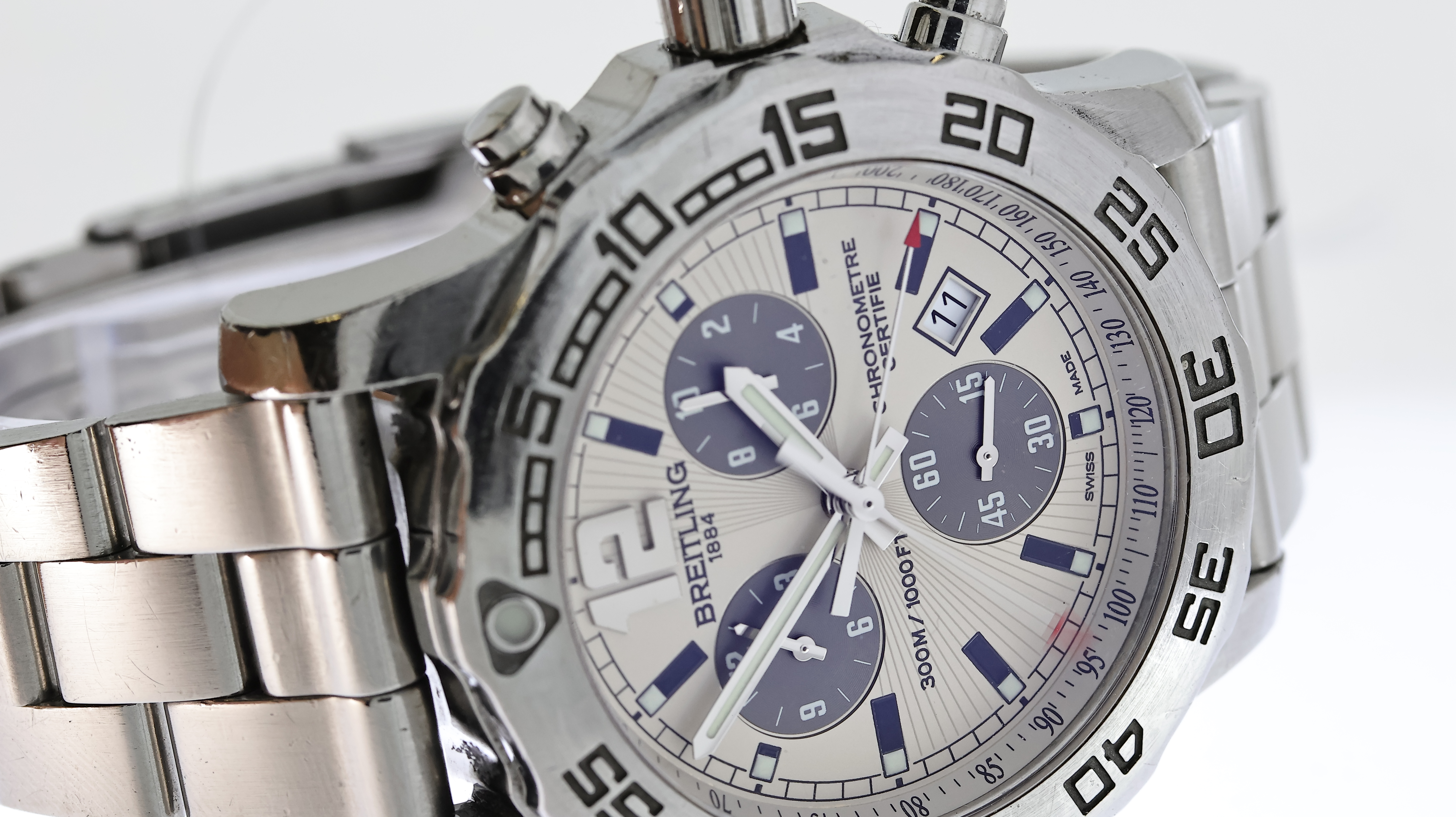 BREITLING COLT CHRONOGRAPH II REFERENCE A73387, circuler silver dial with baton hour markers, - Image 3 of 4