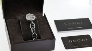 LADIES GUCCI REF 10722420 W/BOX, approx 22mm champagne dial, stainless steel bezel and case, Gucci