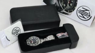 ***TO BE SOLD WITHOUT RESERVE*** NTH TIKUNA DIVERS WATCH W/BOX. BATON HOUR MARKERS. QUARTZ MOVEMENT.