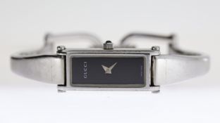LADIES GUCCI REF 1500L, approx 12mm black dial, stainless steel dial and case, Gucci bracelet,