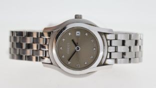 GUCCI REF 5500L, approx 26mm grey dial, gem hour markers, date aperture at 3 o'clock, stainless