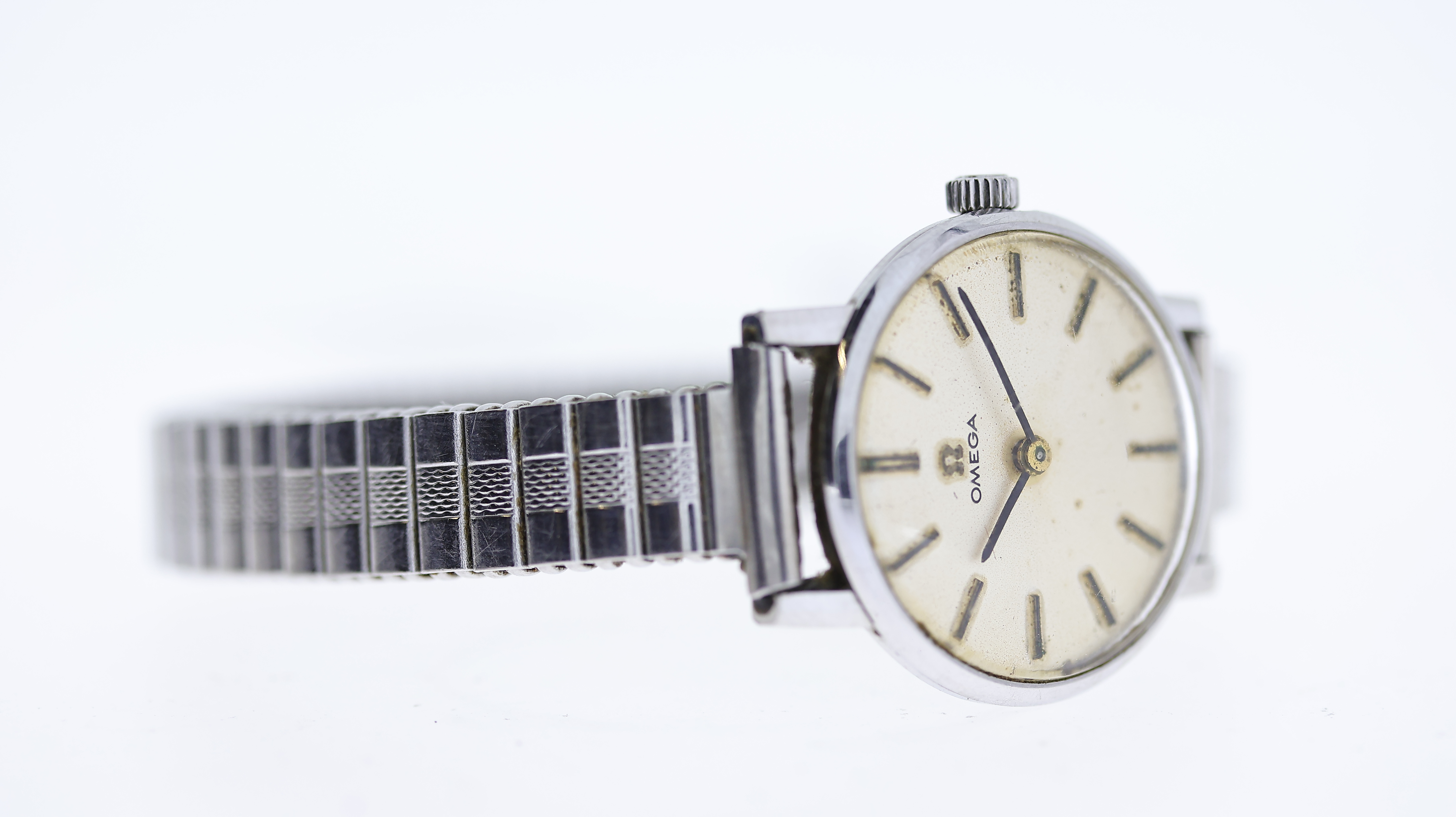 VINTAGE LADIES OMEGA WRISTWATCH, approx 23mm stainless steel case, expandable bracelet, not - Image 3 of 4