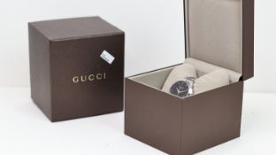 GUCCI AUTOMATIC REF 126.4 W/BOX, approx 38mm black dial with baton hour markers, date aperture at