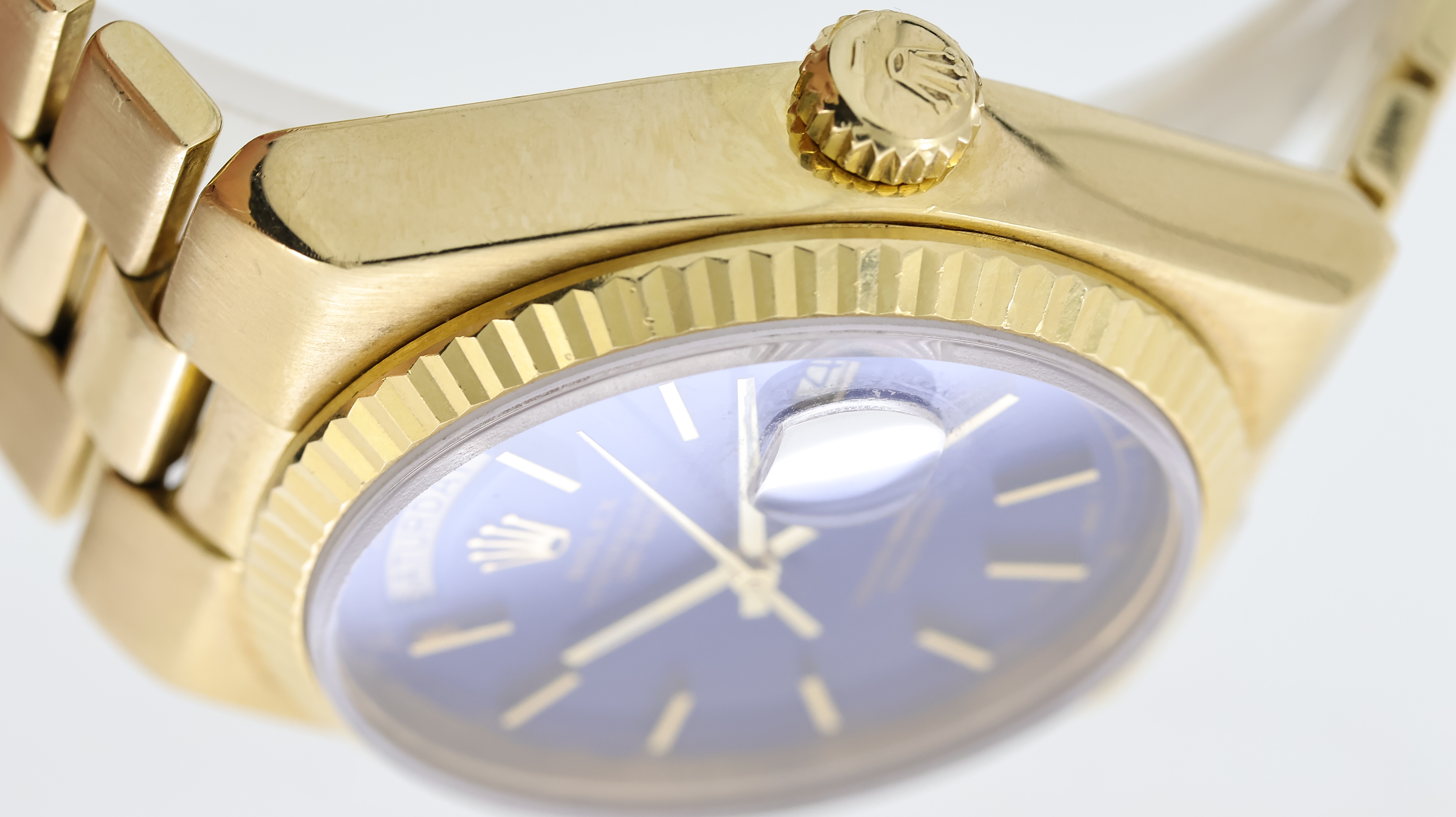 RARE 18CT ROLEX OYSTERQUARTZ DAY-DATE REFERENCE 19018 WITH BOX, blue dial with gold hour markers, - Image 7 of 12