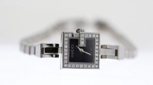 LADIES GUCCI COCKTAIL WATCH REF 102, approx 13mm black dial, stainless steel 'G'-style bezel,