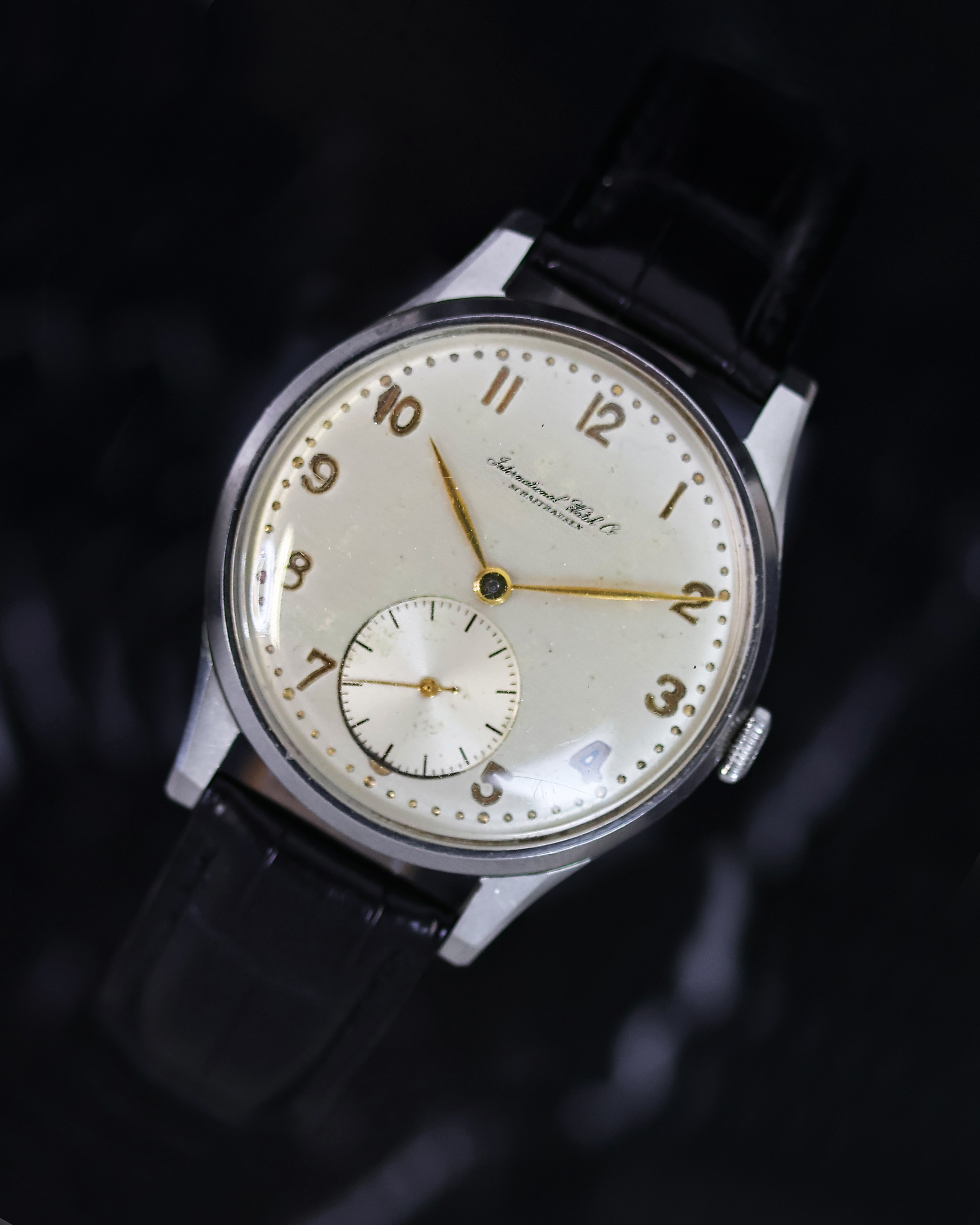 VINTAGE IWC MECHANICAL WRISTWATCH CIRCA 1940s