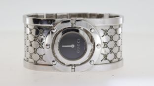 LADIES GUCCI TWIRL REF 112, approx 12mm rotating black dial, stainless steel bezel, Gucci crown