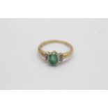 9ct gold diamond & emerald seven stone ring (1.6g)