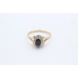 9ct gold diamond & sapphire oval halo ring (1.6g)