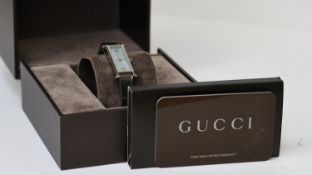 LADIES GUCCI REF 1500L W/BOX, approx 12mm pearl dial, stainless steel bezel and case, quartz